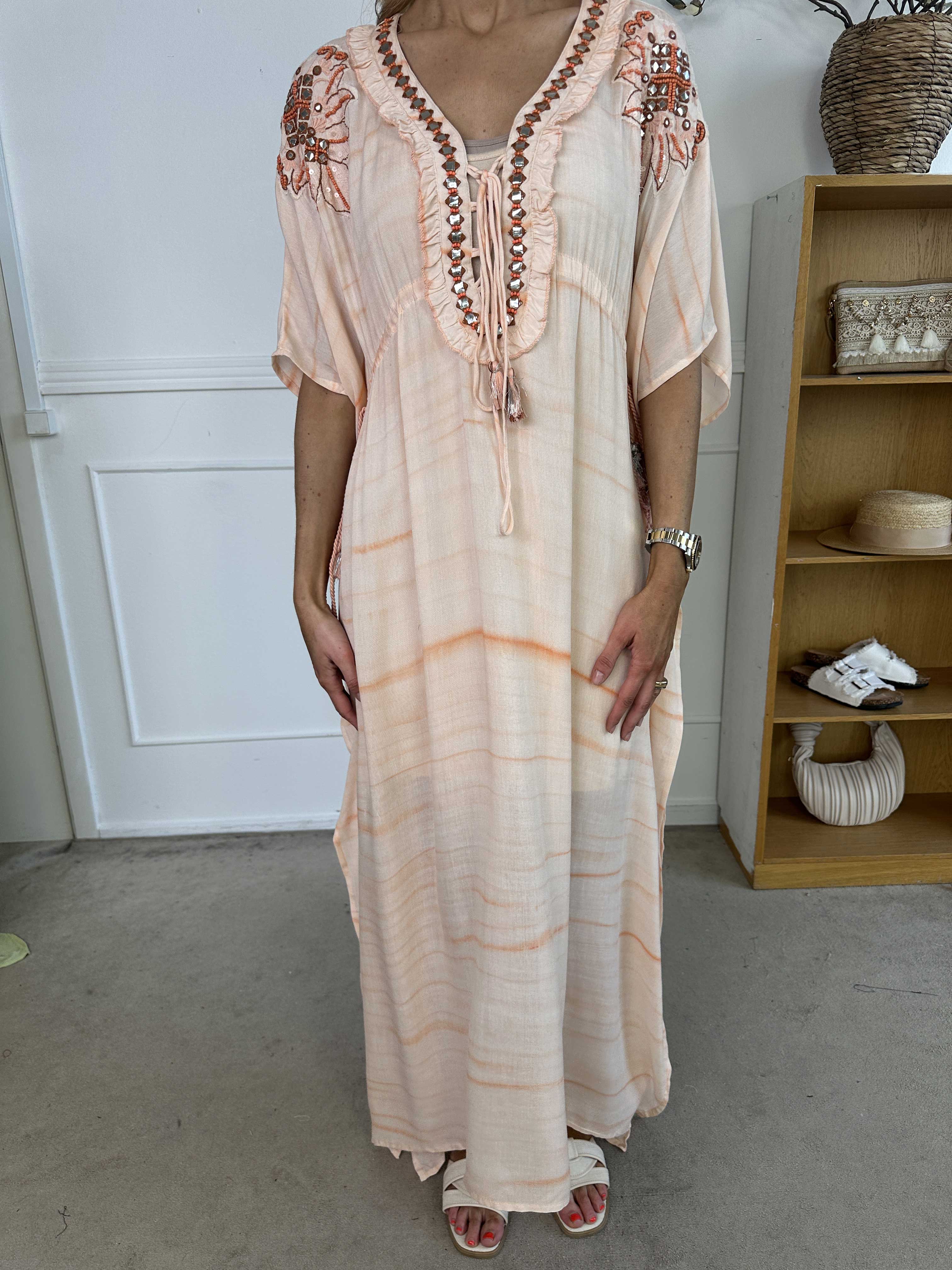 Avery - Tunikaklänning i viskos med pärlor och spets på bröstet